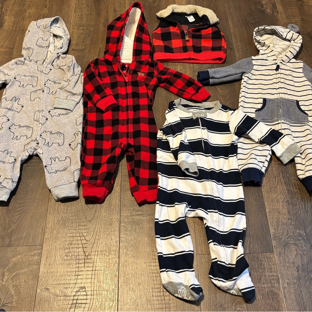 Clothing bundle sizes ranging from 3 months to 6 months